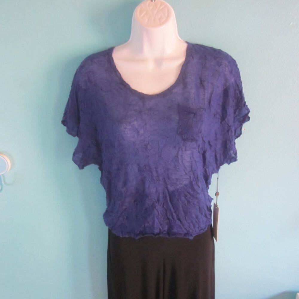 NEW Kerisma Crinkle Crop Pullover Tee in Blue Acrylic Knit Short Sleeve Top NWT